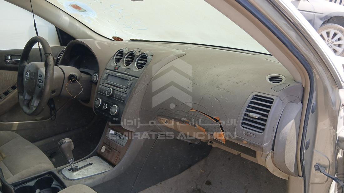 نيسان التيما 2009 — زاوية واجهة الراكب الأمامي الأيمن — صورة 24