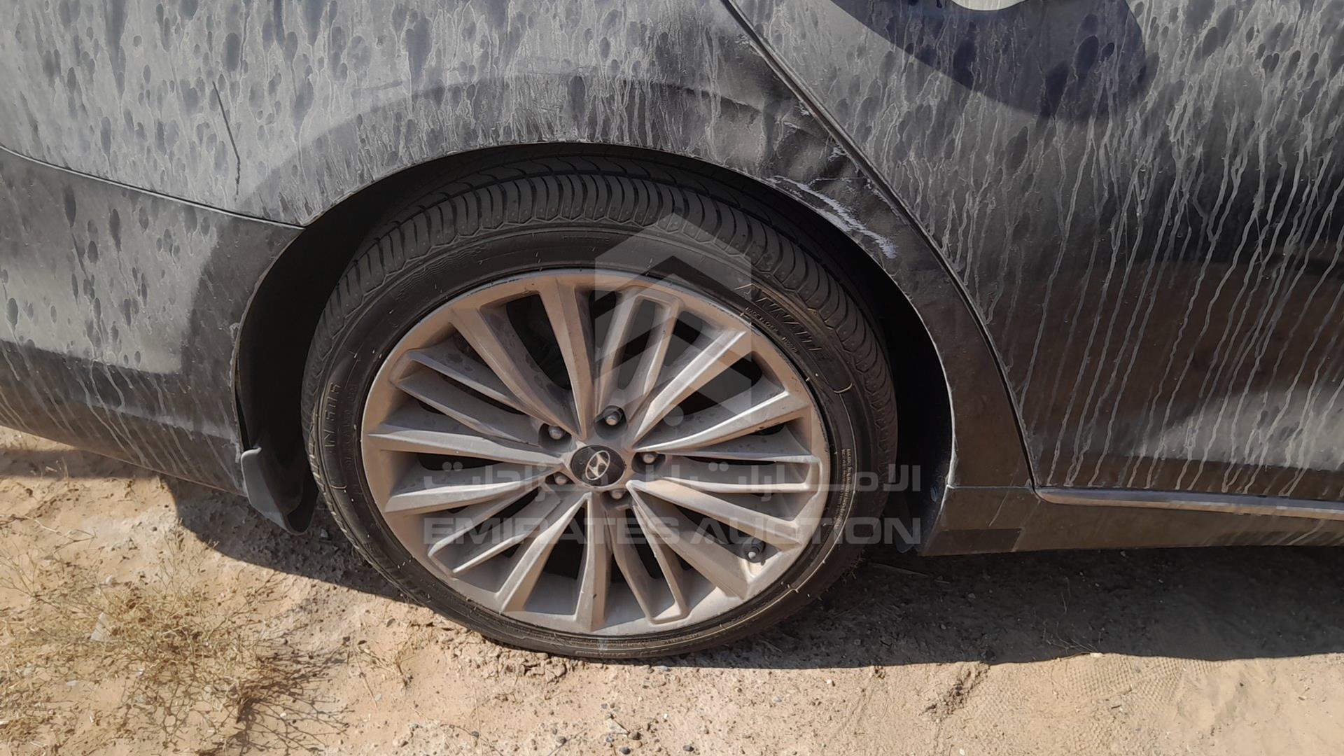 2018 HYUNDAI AZERA VIN: KMHF341F6JA182385