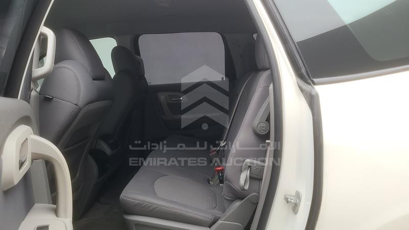 1GNKR8ED9CJ235432 Auction: EmiratesAuction Lot: 413741 1GNKR8ED9CJ235432 Chevrolet Traverse 2012 WHITE Photo 25