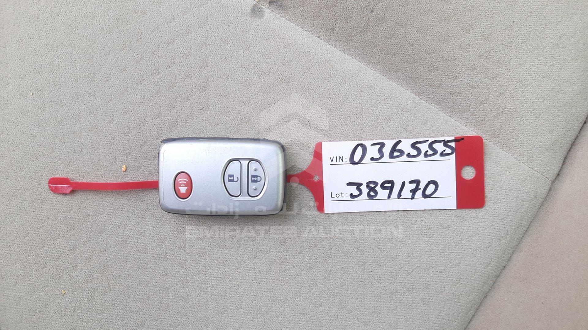 2011 TOYOTA LAND CRUISER VIN: JTMHU09J5B4036555