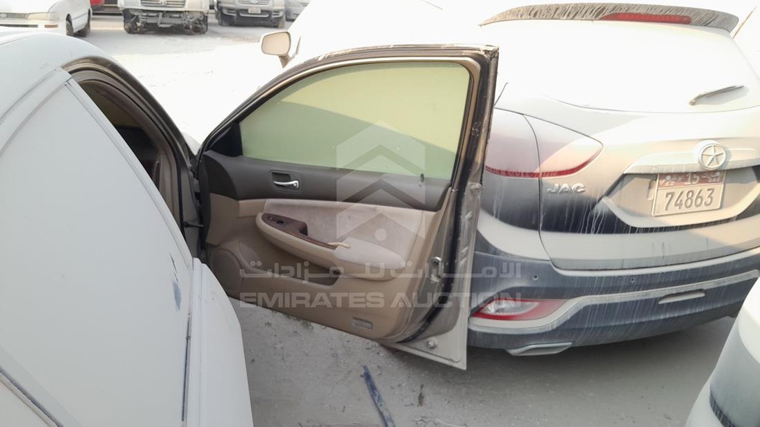 هوندا اكورد 2005 — الباب الأمامي الأيمن — صورة 24