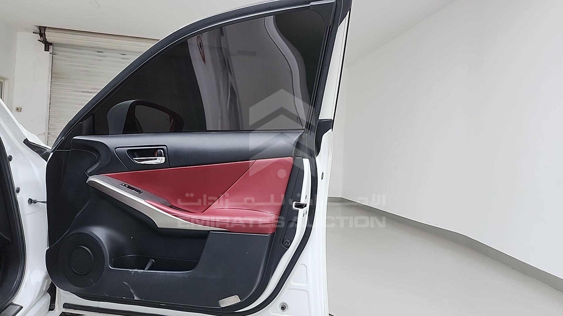 2015 LEXUS IS 350 VIN: JTHBE5D22F5014818