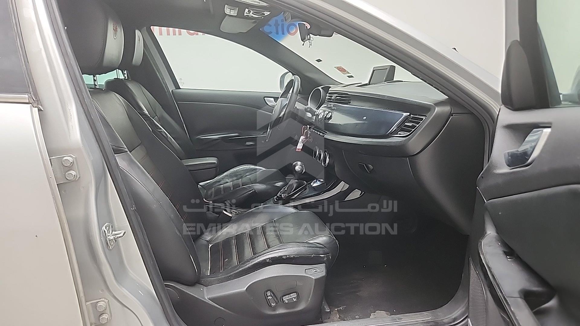 2014 ALFA ROMEO GILULIETTA VIN: ZARCABCA0E7216185