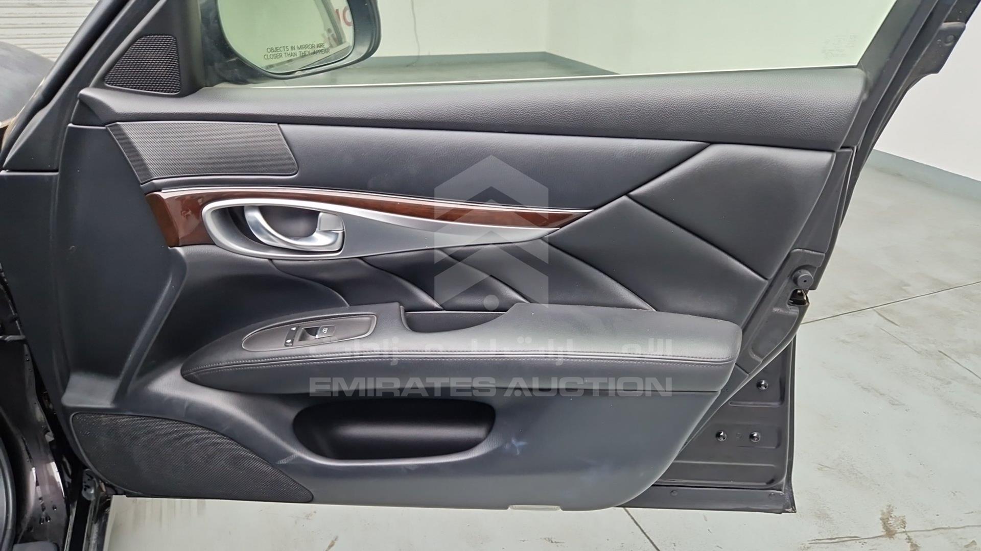 2015 INFINITI Q70 VIN: JN1BY1APXFM540348