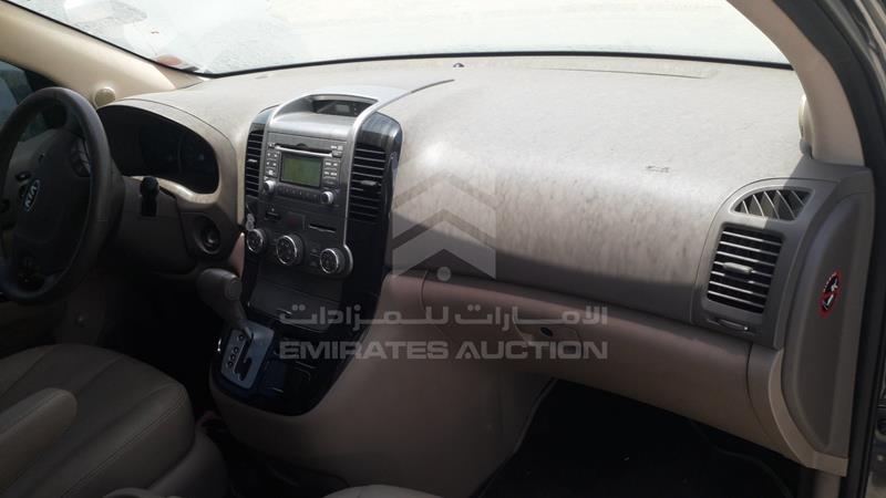 KNAMH817XF6582700 Auction: EmiratesAuction Lot: 405841 KNAMH817XF6582700 Kia Carnival 2015 GREY Photo 27