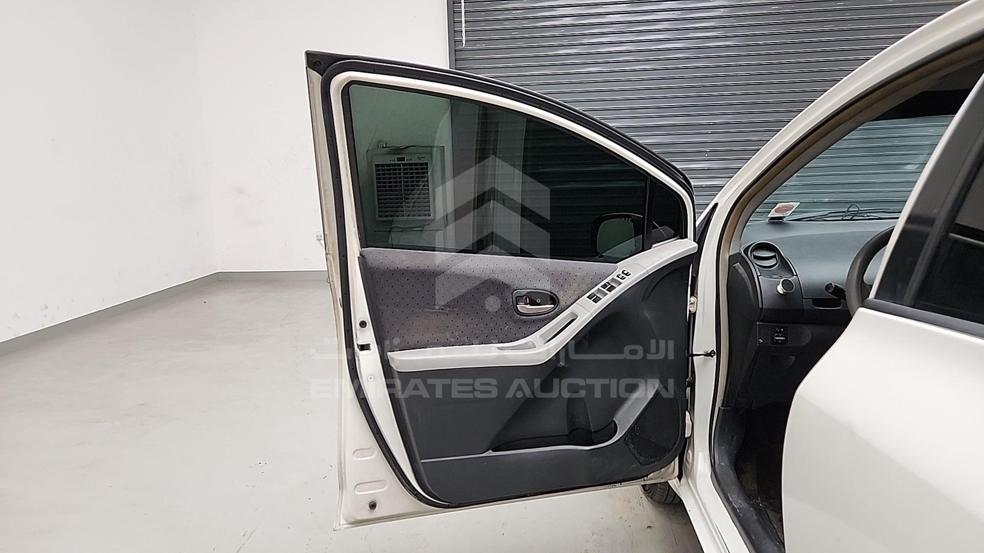 2009 TOYOTA YARIS VIN: JTDKW923X95118012