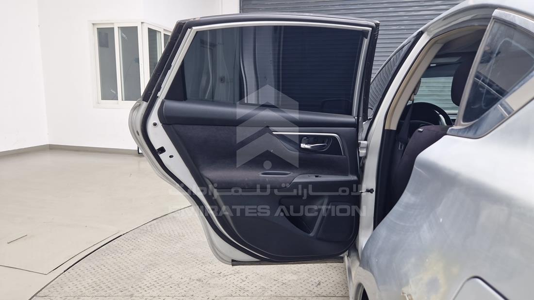 نيسان التيما 2013 — الباب الخلفي الأيسر — صورة 19