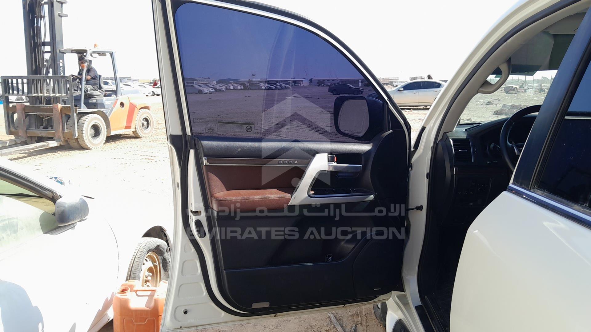 2017 TOYOTA LAND CRUISER VIN: JTMHY05J0H4057056