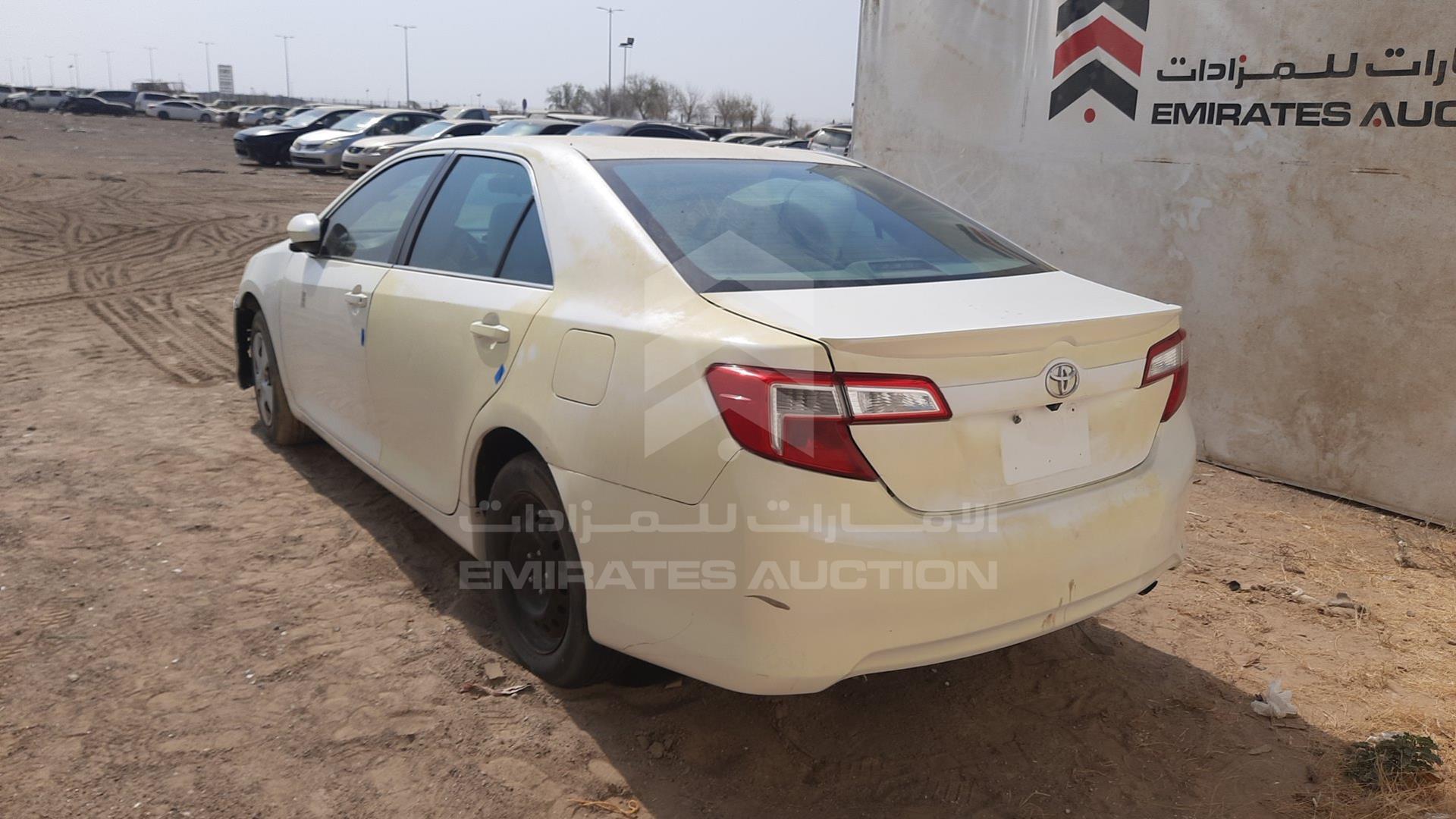 2015 TOYOTA --- VIN: 6T1BF9FK7FX585549