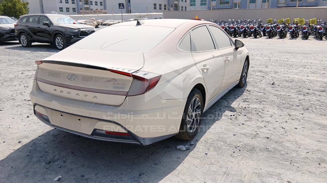 2021 Hyundai Sonata Hybrid — Rear Right Angle — Photo 9