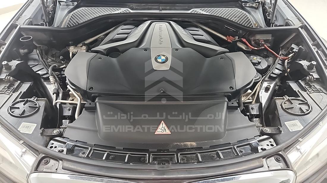 بي ام دبليو اكس 5 2014 — خليج المحرك — صورة 34