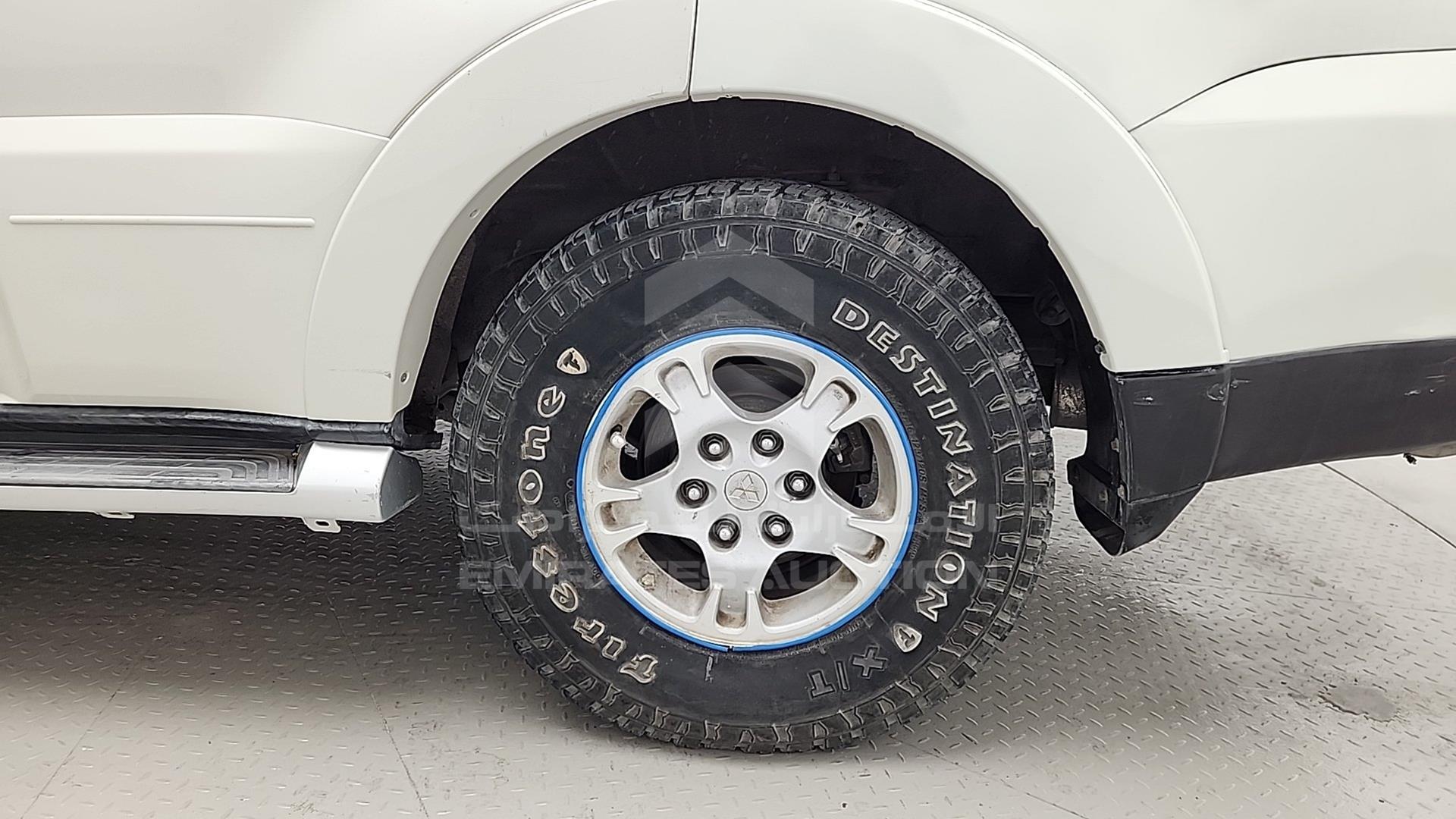 2009 MITSUBISHI PAJERO VIN: JMYLRV93W9J703606