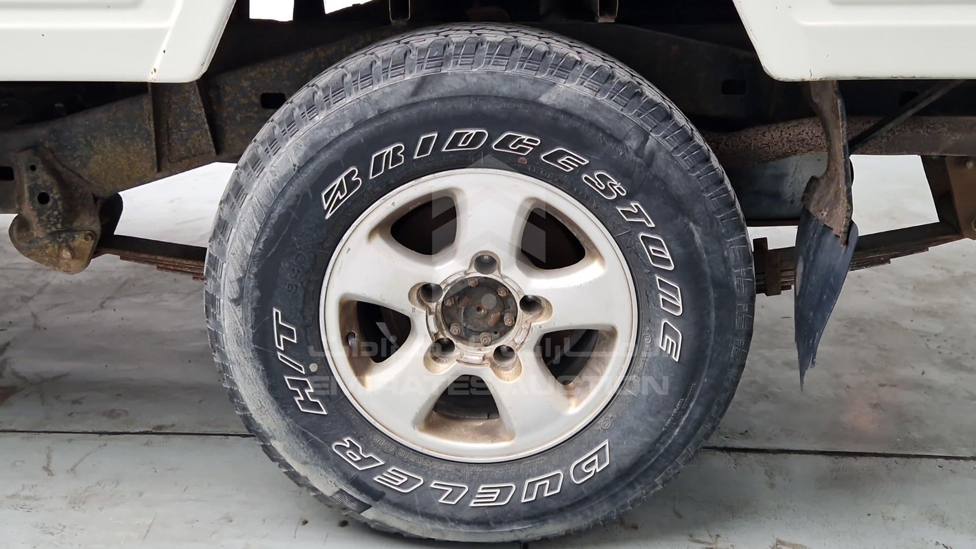 2004 TOYOTA LAND CRUISER VIN: JTFLJ71J348007713