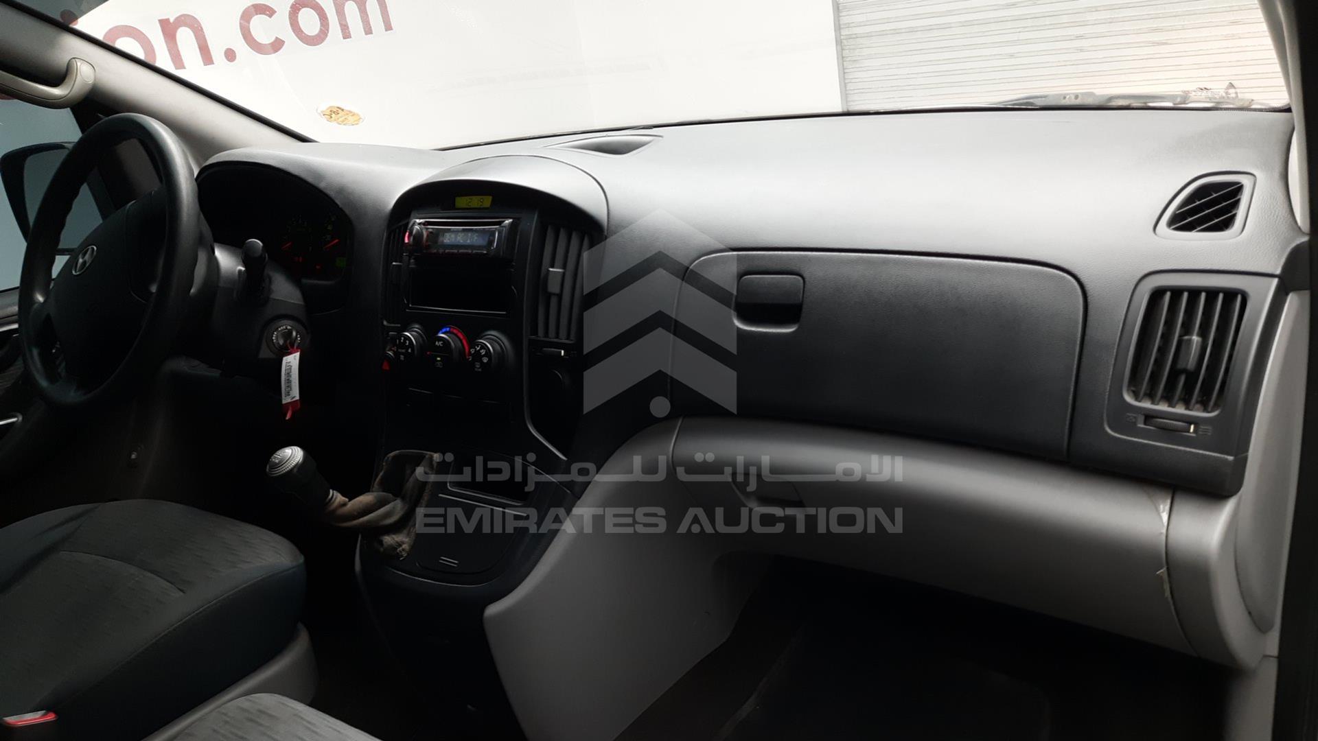 2016 HYUNDAI H1 VIN: KMHWG81R9GU756295