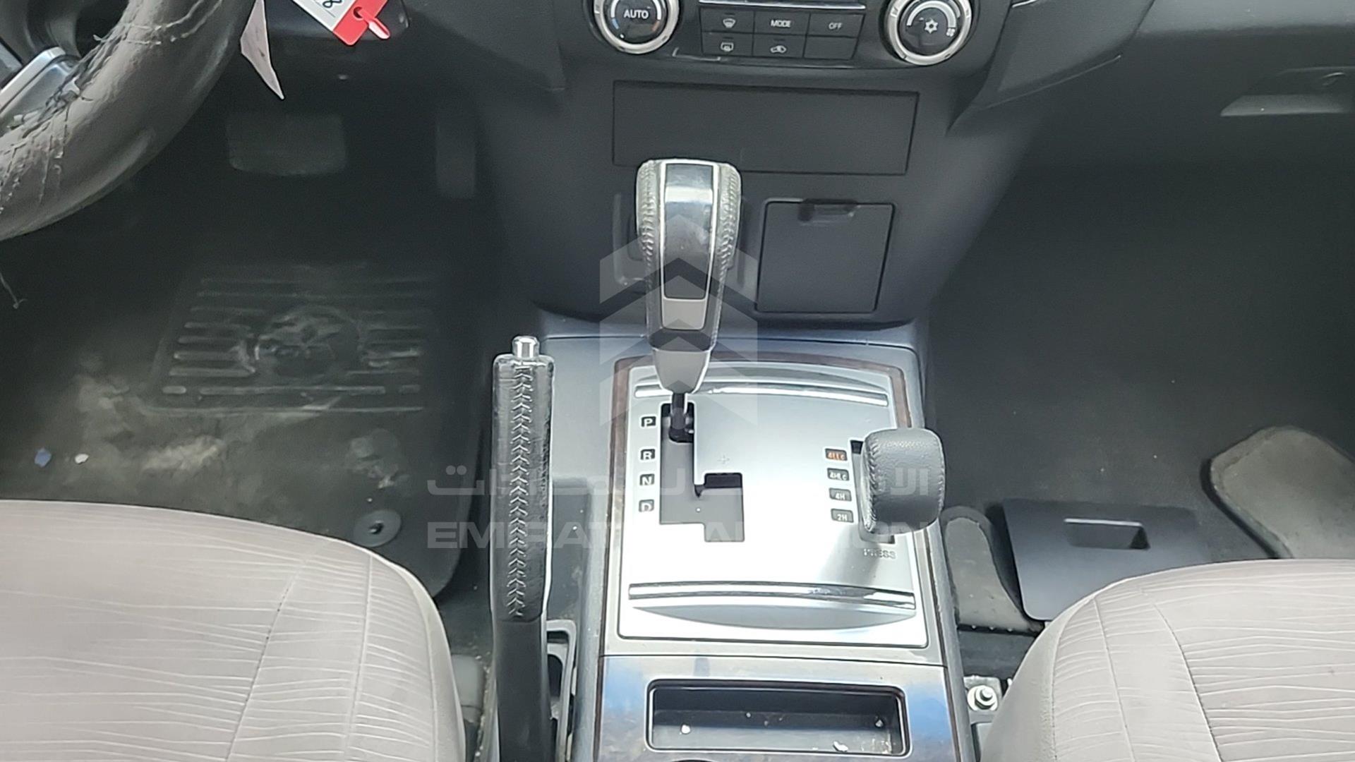 2011 MITSUBISHI PAJERO VIN: JMYMRV85WBJ704625