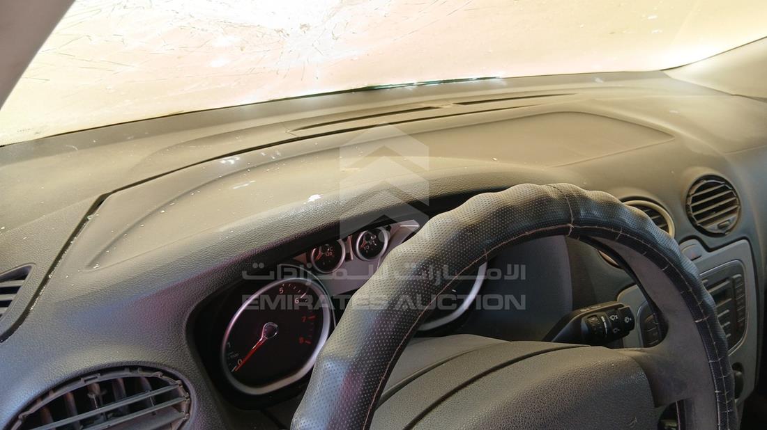 2010 Ford Focus — Front Left Driver Dashboard View — Photo 11