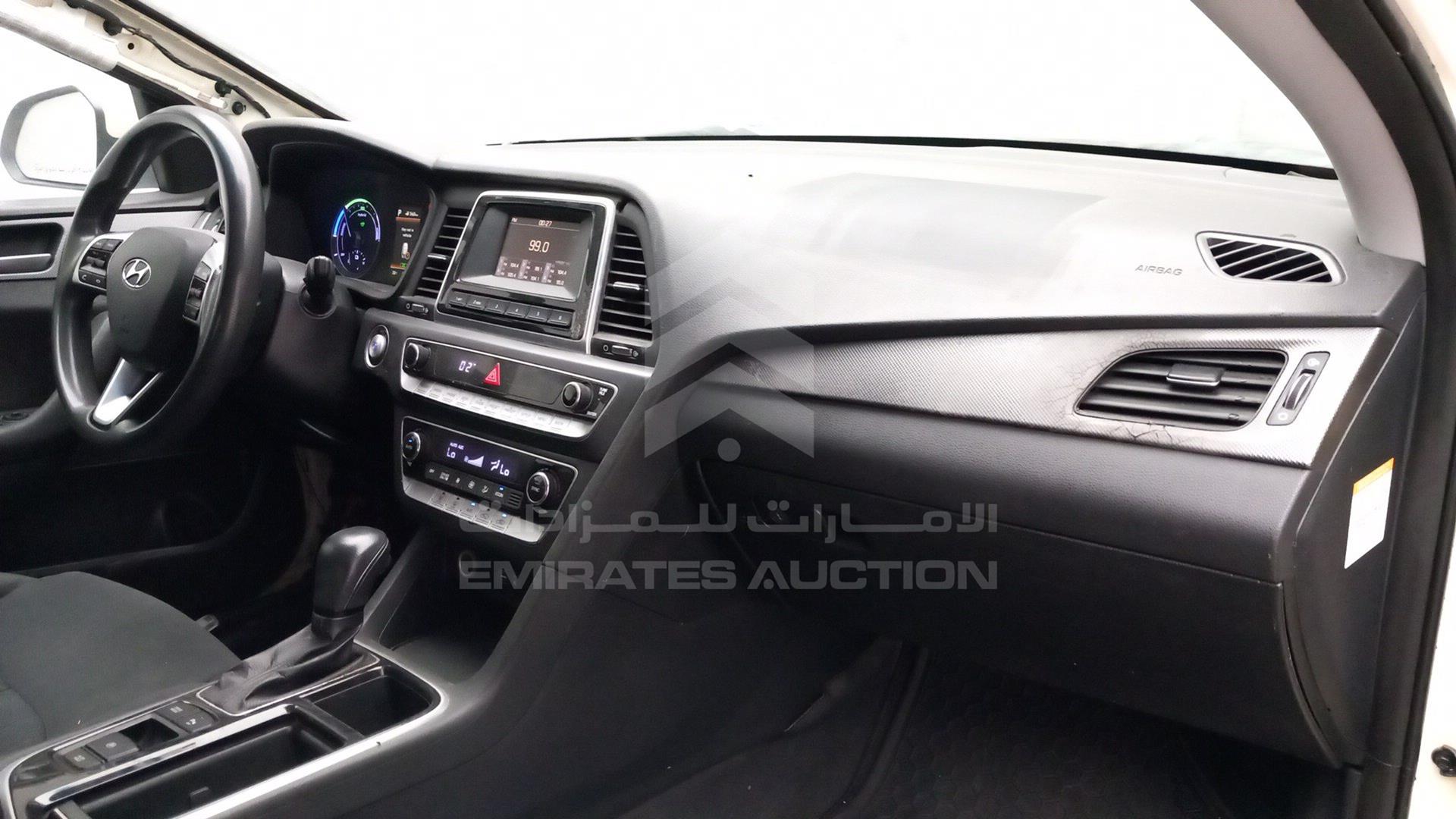 2019 HYUNDAI SONATA HYBRID VIN: KMHE24137KA093091