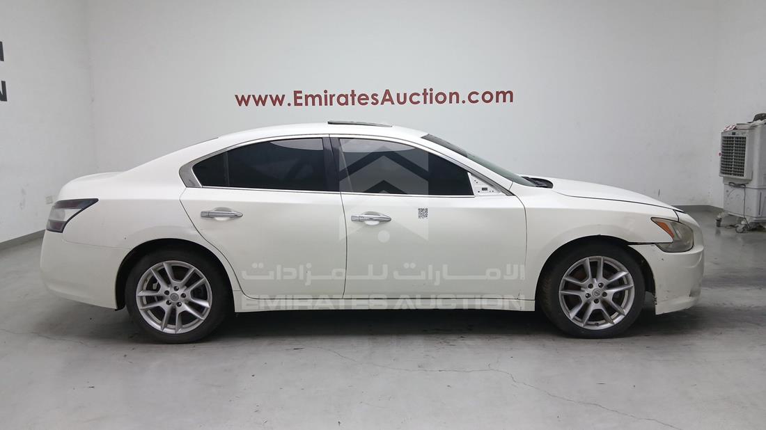 2014 Nissan Maxima — Front Right Angle — Photo 14