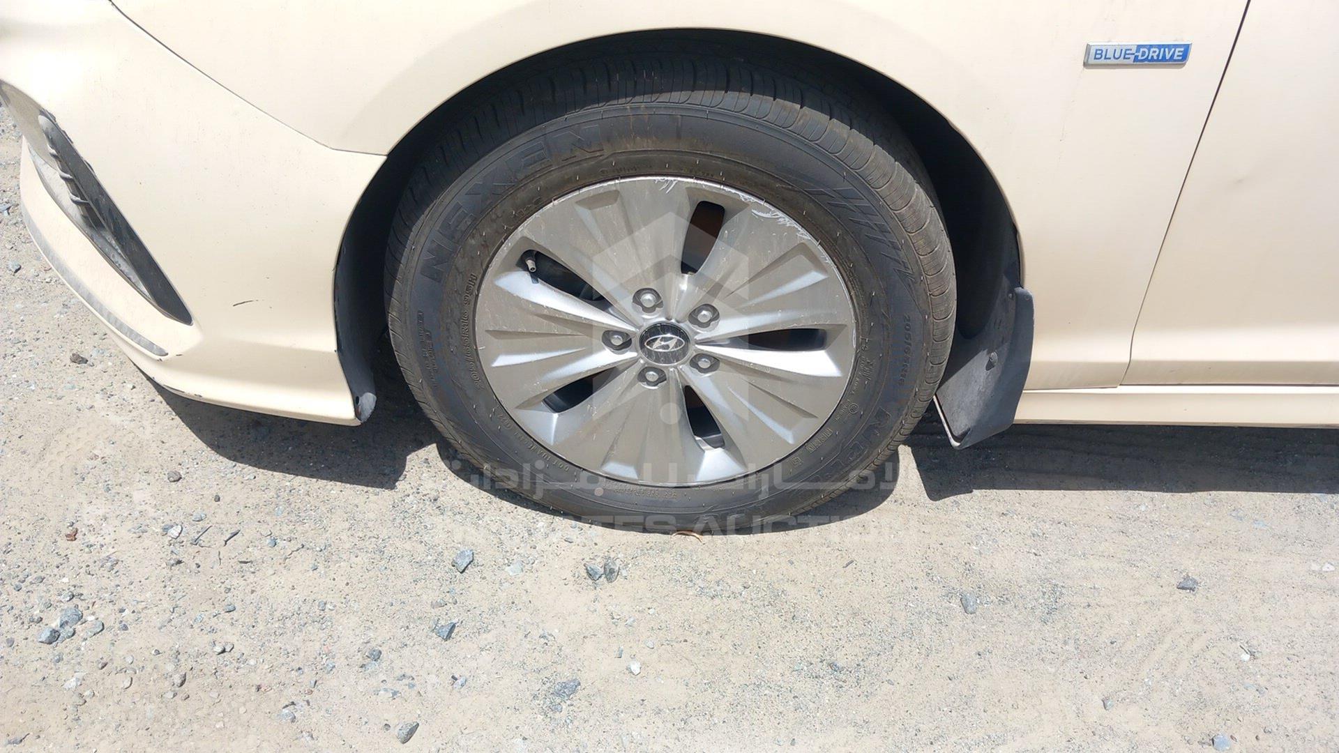 2018 HYUNDAI SONATA VIN: KMHE24130JA082089