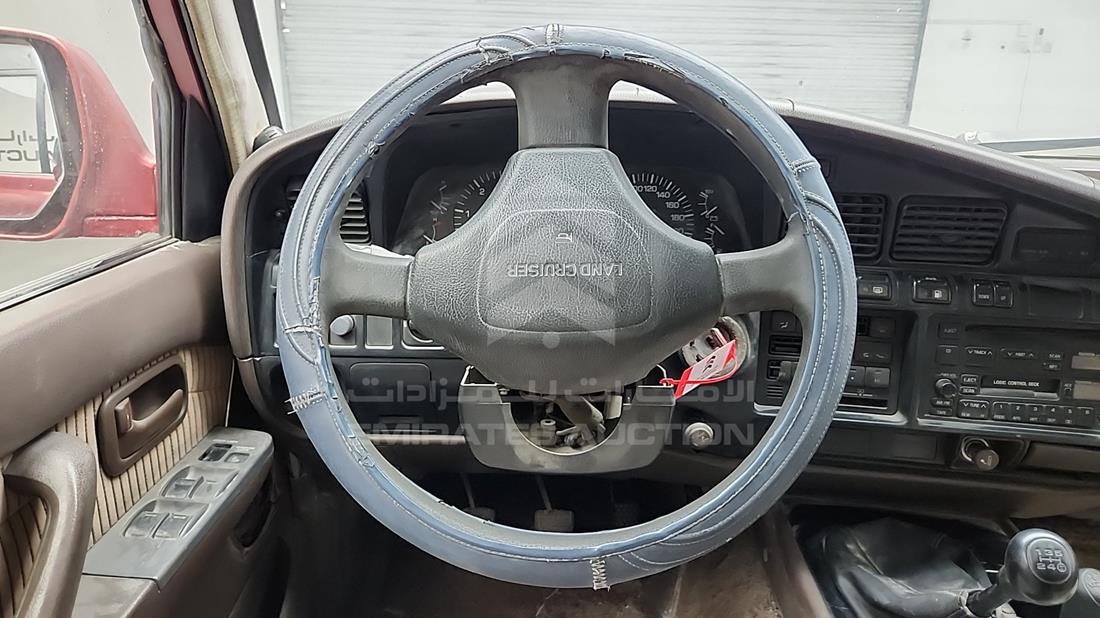 Toyota Land Cruiser — Steering & Mounted Controls — Photo 17