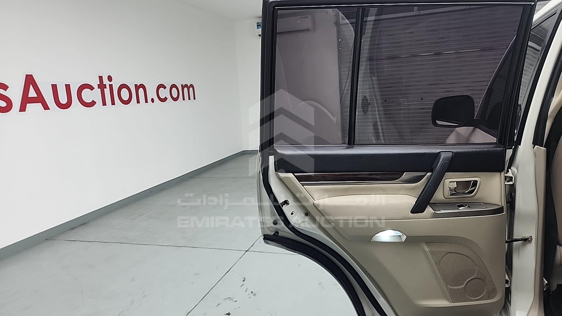 2014 MITSUBISHI PAJERO VIN: JMYLRV95WEJ708829