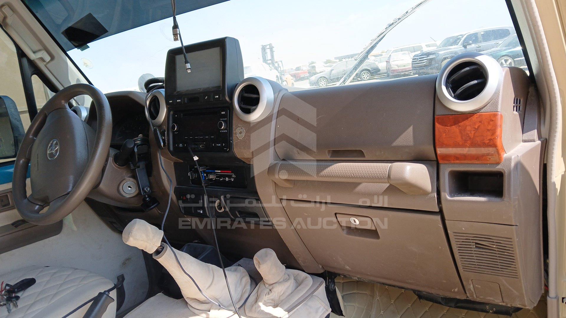 2015 TOYOTA LAND CRUISER VIN: JTFLU73J1F7019579