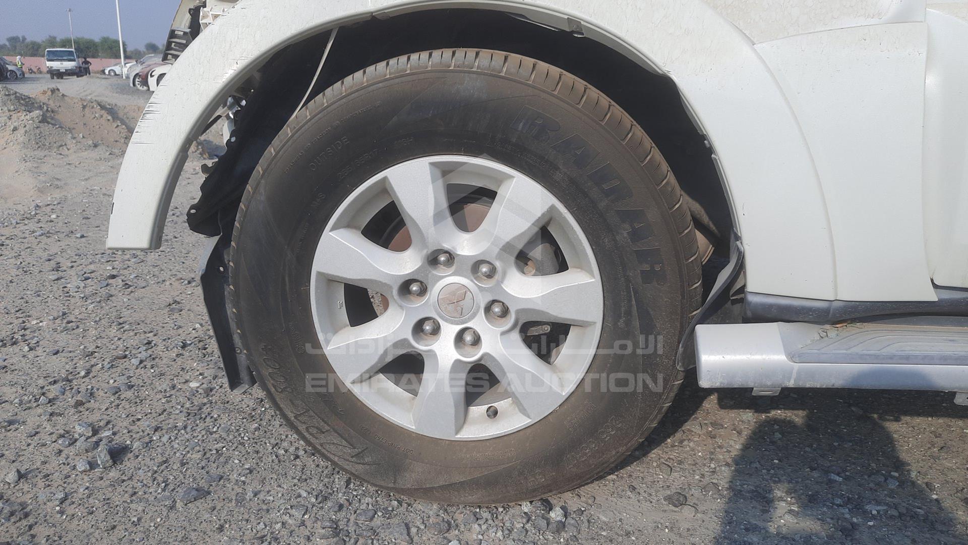 2013 MITSUBISHI PAJERO VIN: JMYLRV95WDJ702131
