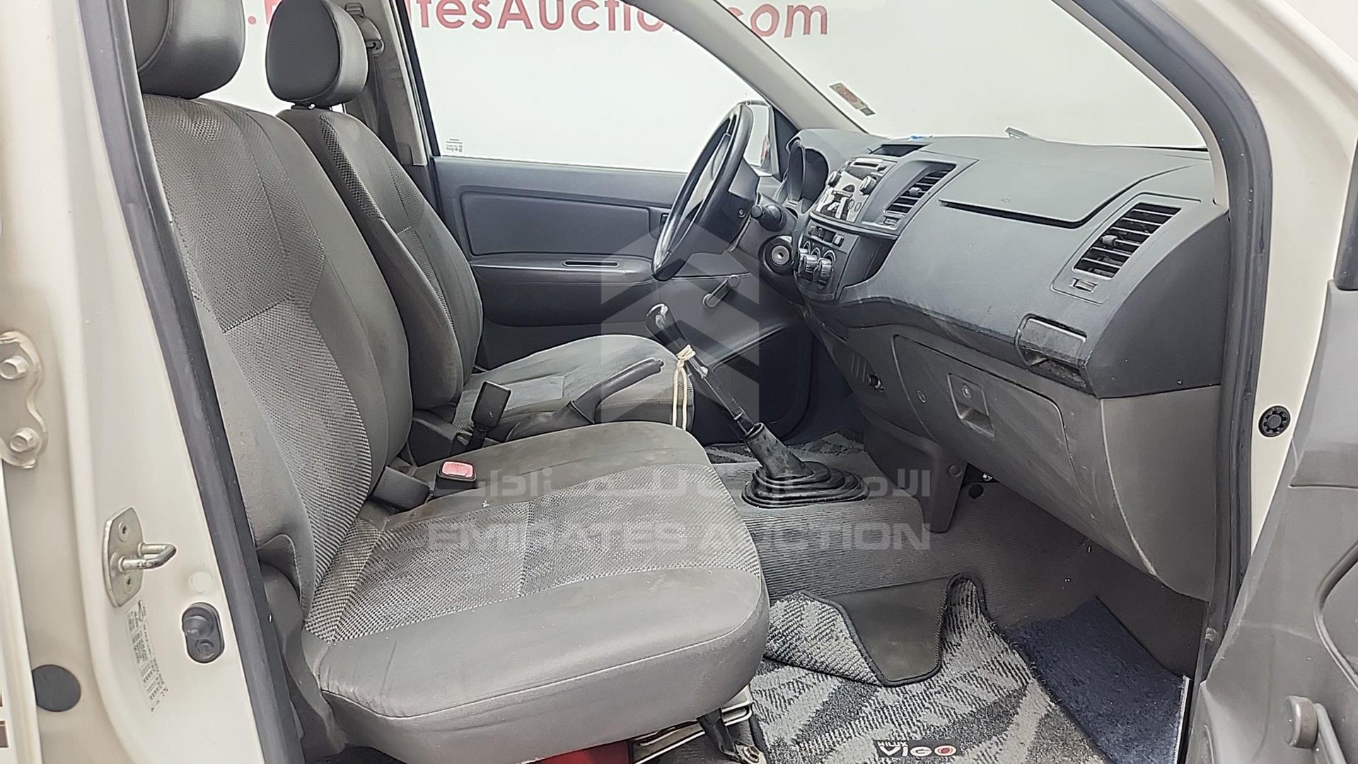 2015 TOYOTA HILUX VIN: MR0EW12G6F3032433