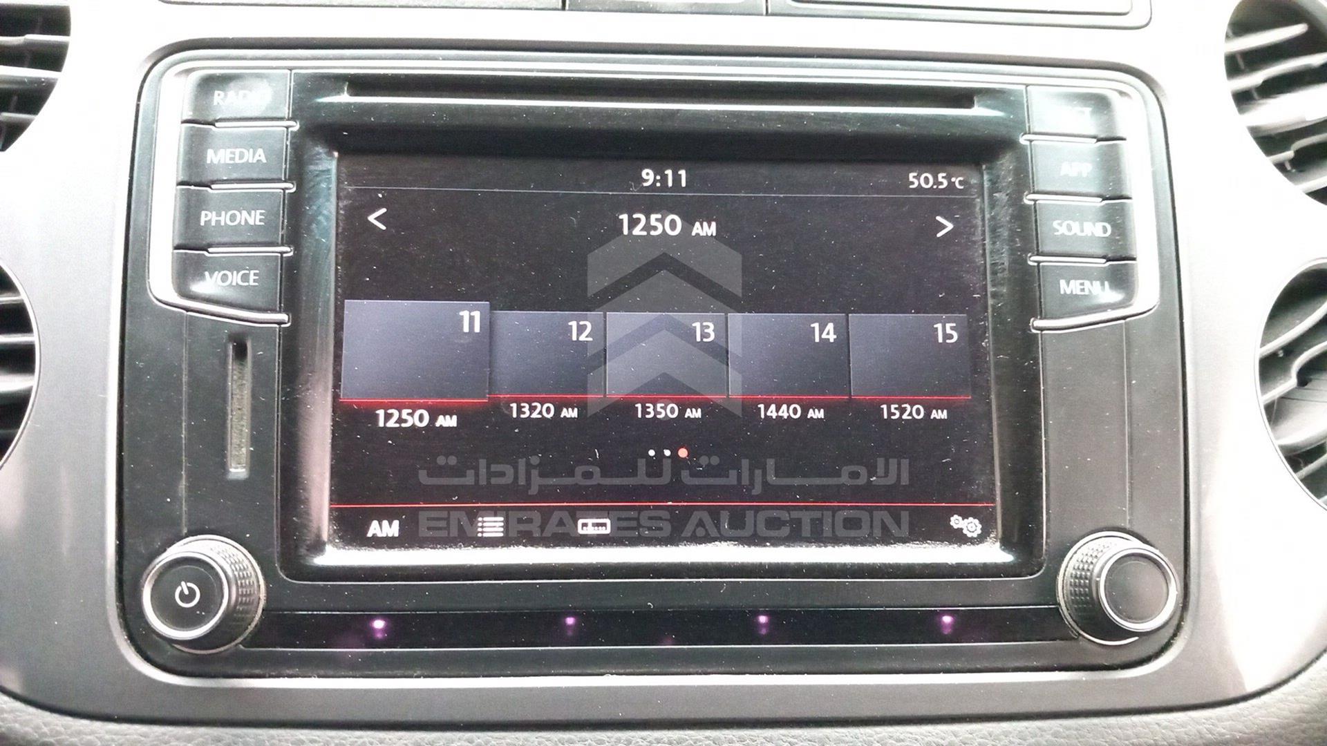 2017 VOLKSWAGEN TIGUAN VIN: WVGAV7AX1HK045504