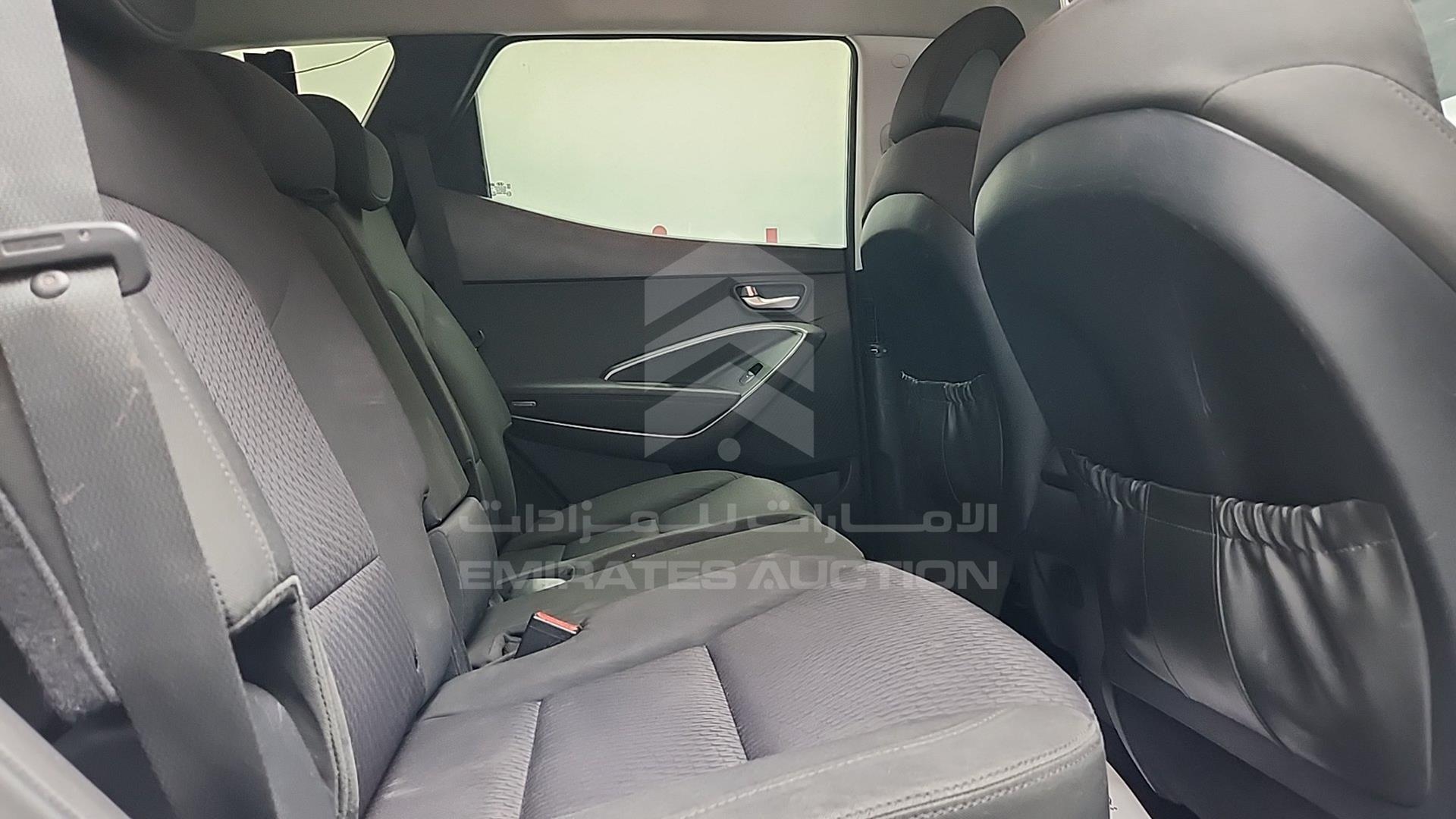 2017 HYUNDAI SANTA FE VIN: KMHST81CXHU647299
