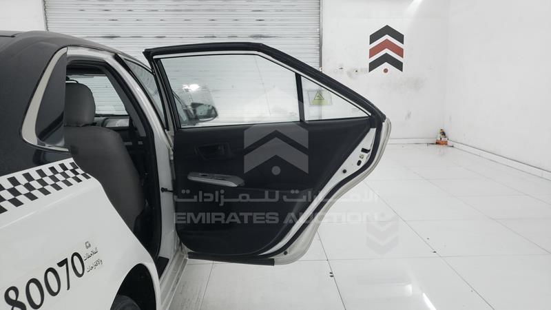 6T1BF9FK0HX697032 Auction: EmiratesAuction Lot: 404487 6T1BF9FK0HX697032 Toyota Camry 2017 WHITE Photo 21