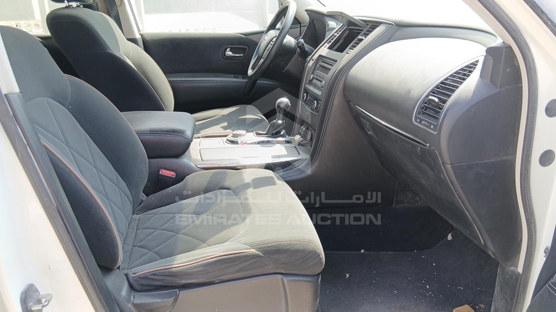 نيسان باترول 2019 — زاوية الراكب الأمامي للمقعد — صورة 23