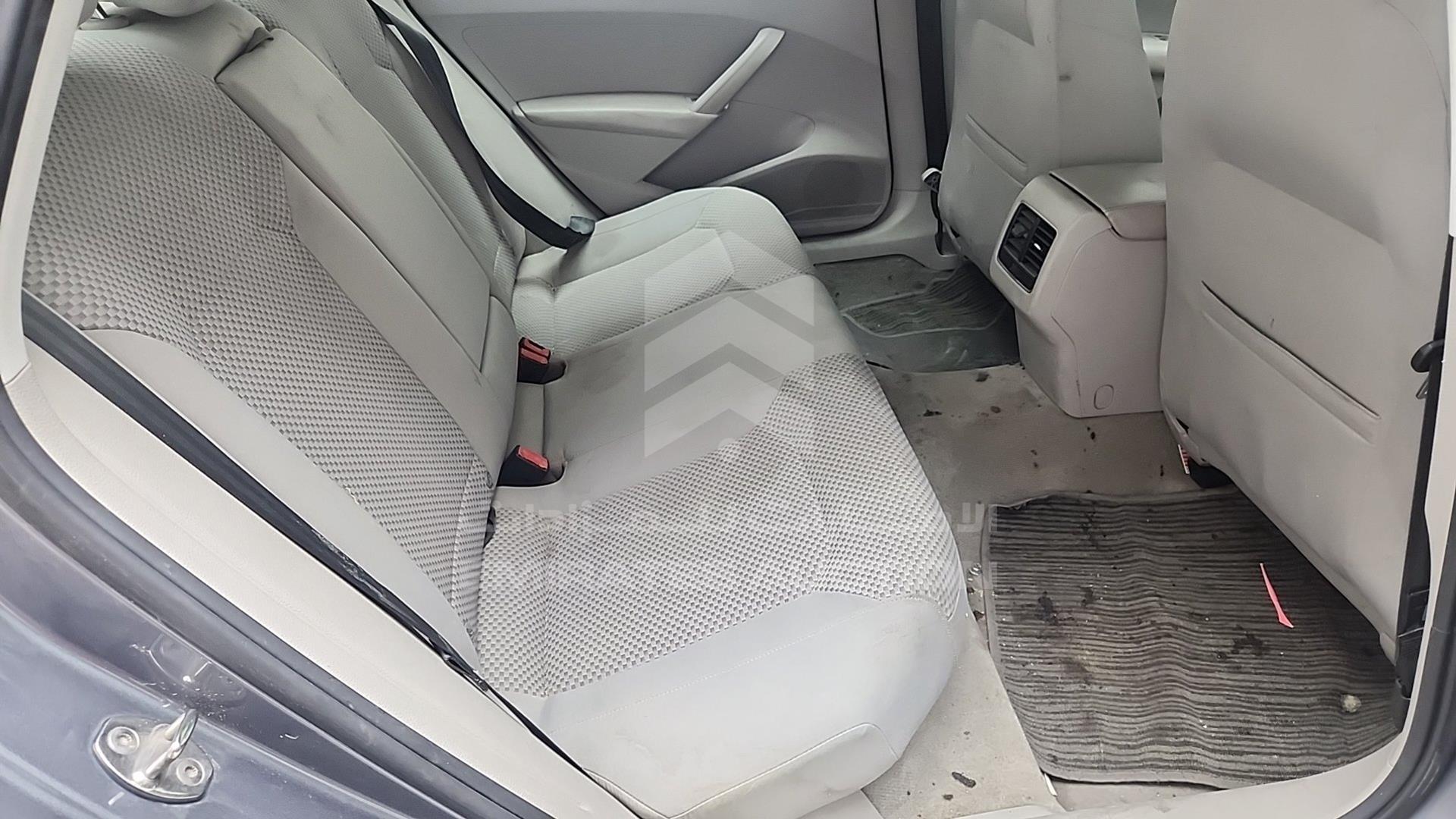 2015 VOLKSWAGEN PASSAT VIN: WVWBR7A3XFC061072