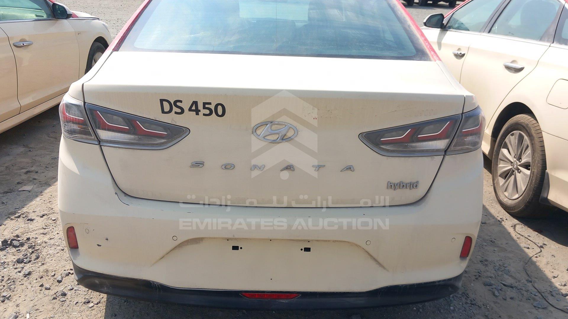 2018 HYUNDAI SONATA VIN: KMHE24132JA082093