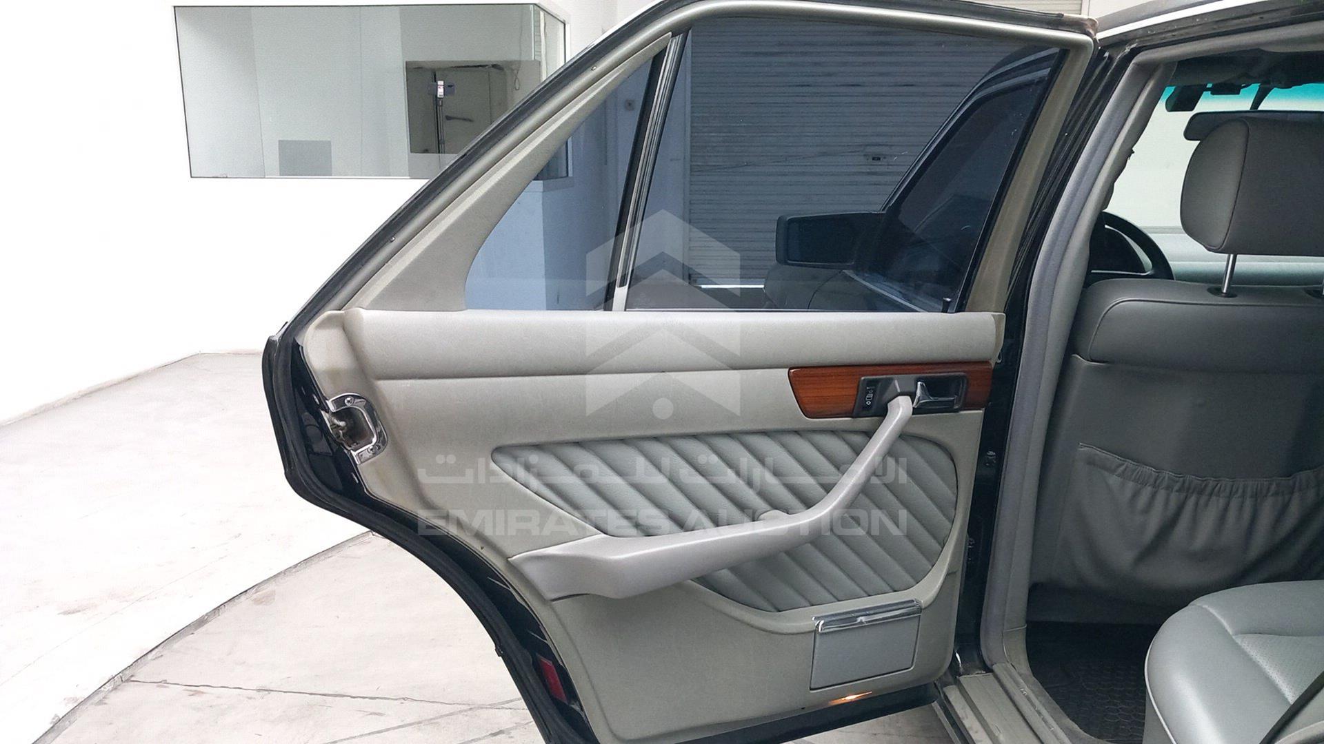 1991 MERCEDES SE 300 VIN: WDBCA24D7MA590747