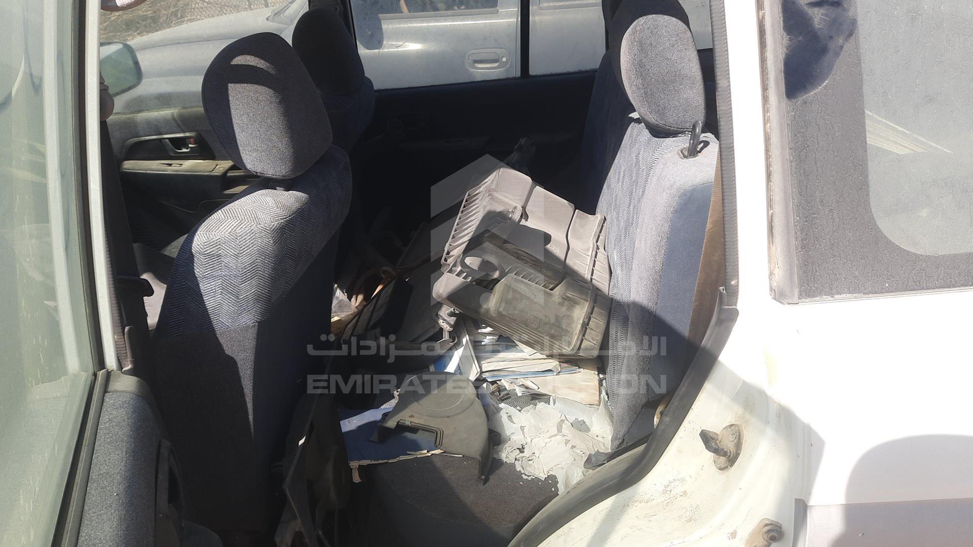 2002 MITSUBISHI PAJERO VIN: JMYLRH77W2Z701065