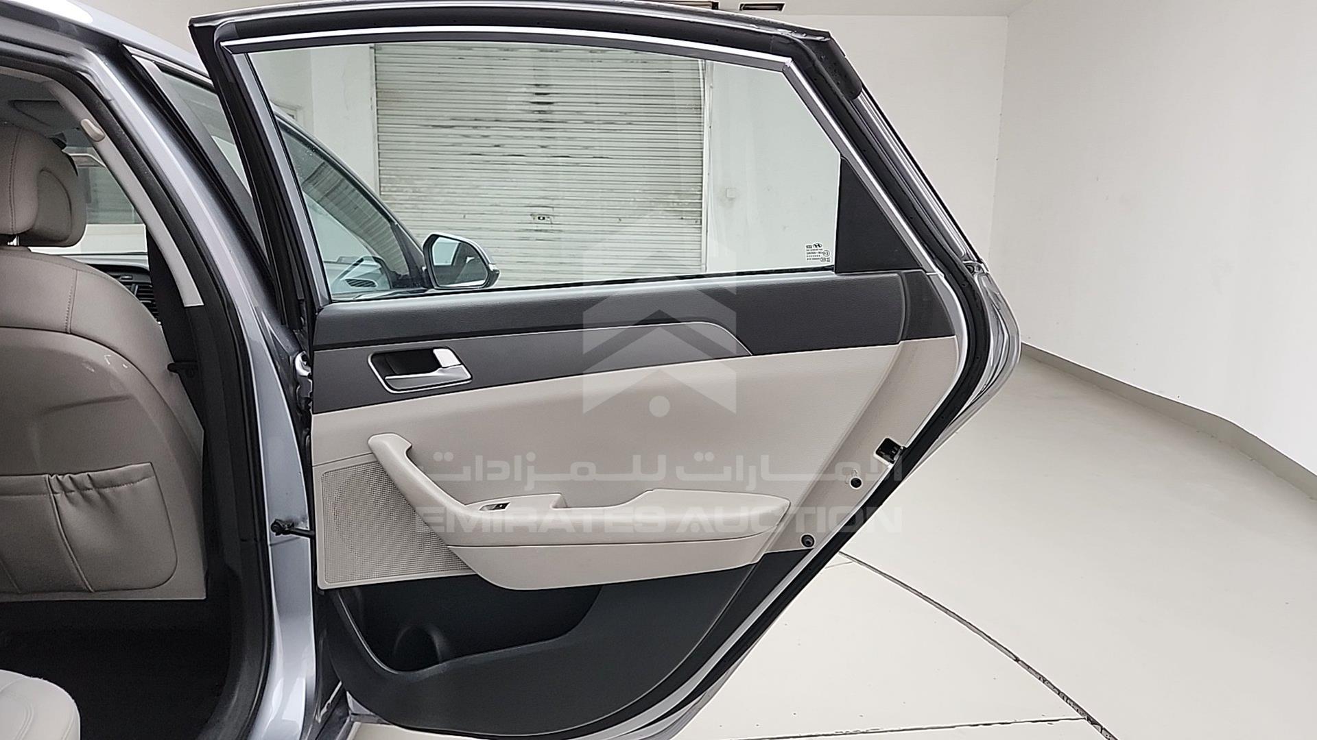 2015 HYUNDAI SONATA VIN: KMHE241G3FA055916