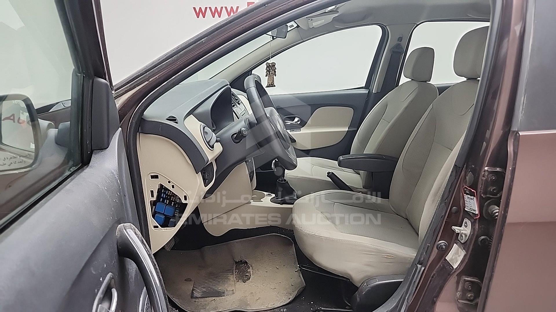 2017 RENAULT SYMBOL VIN: VF14SRAB7HT513853