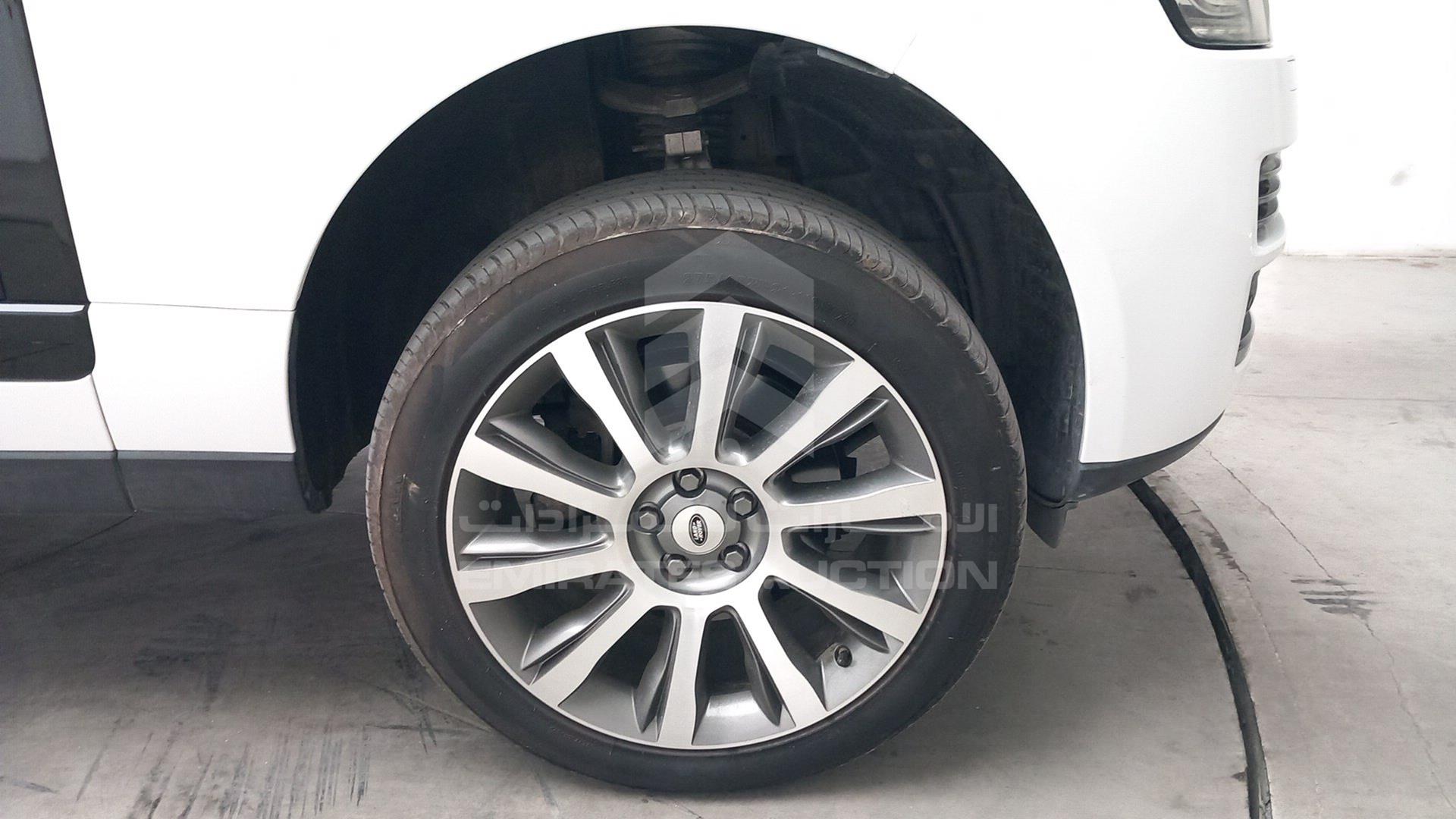2014 RANGE ROVER VOGUE VIN: SALGA2DF6EA132437