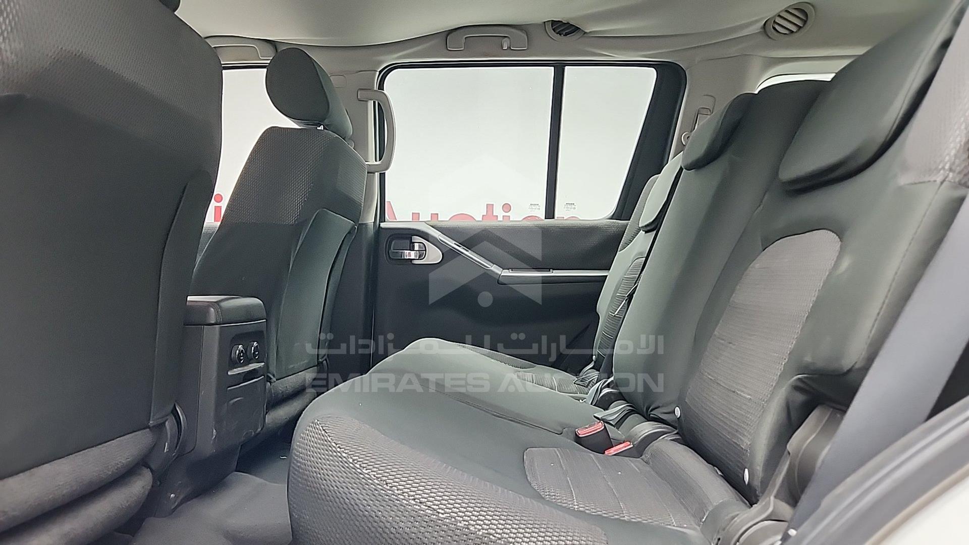2015 NISSAN PATHFINDER VIN: VSKLR11A1FA579582
