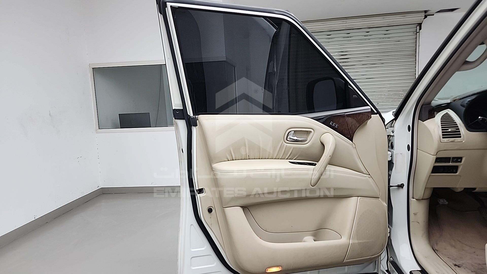 2011 INFINITI QX56 VIN: JNRAZ25Y9B9000789
