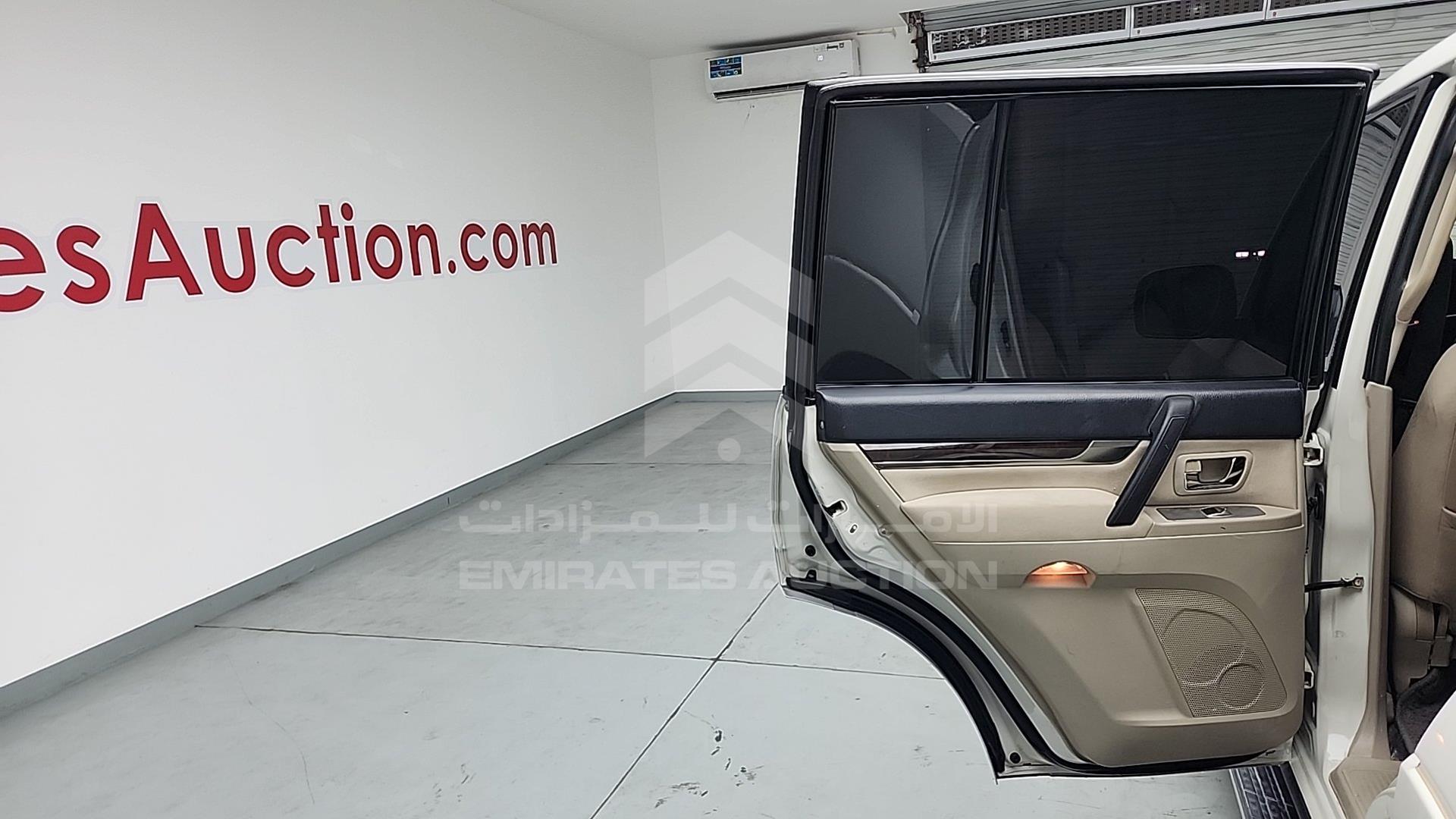 2011 MITSUBISHI PAJERO VIN: JMYLRV95WBJ701598