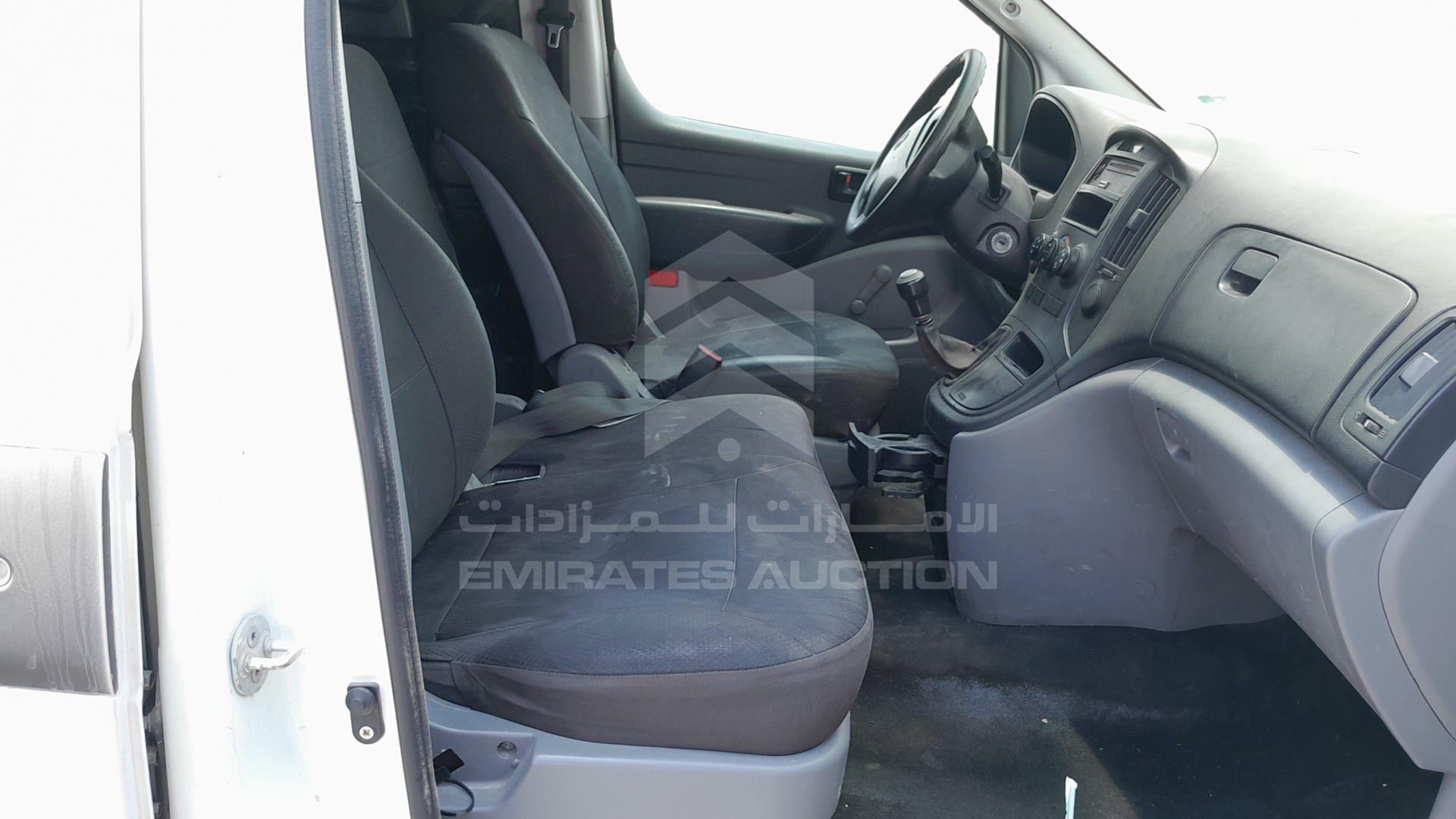 2010 HYUNDAI H1 VIN: KMHWG81R4AU226372