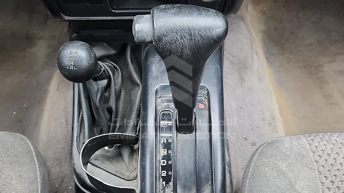 2005 Nissan Pathfinder — Gear View — Photo 20
