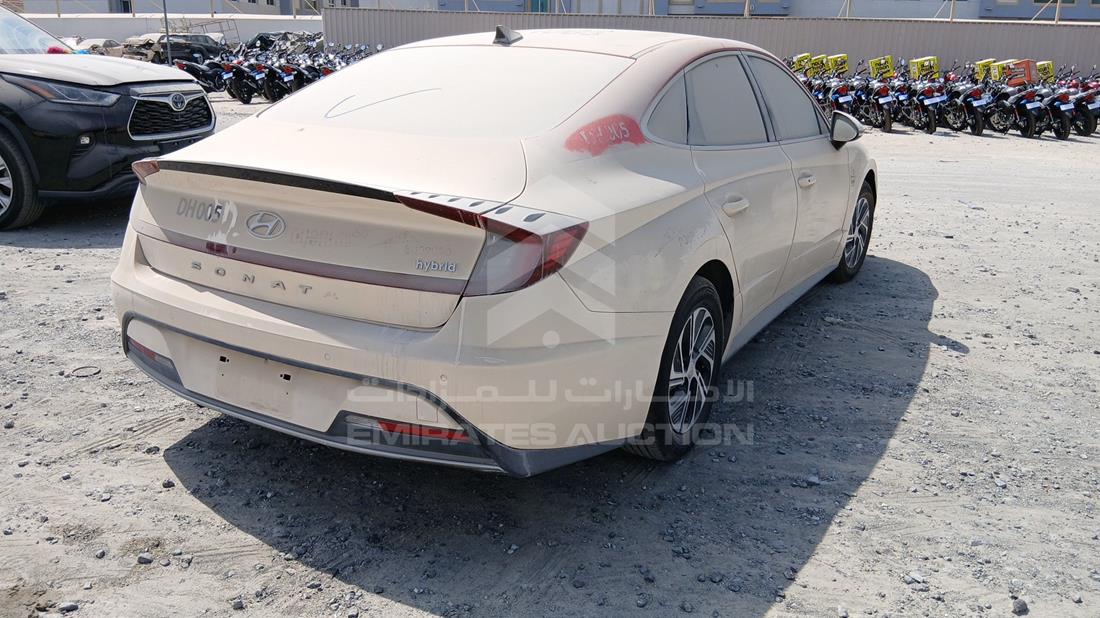 2021 Hyundai Sonata Hybrid — Rear Right Angle — Photo 9