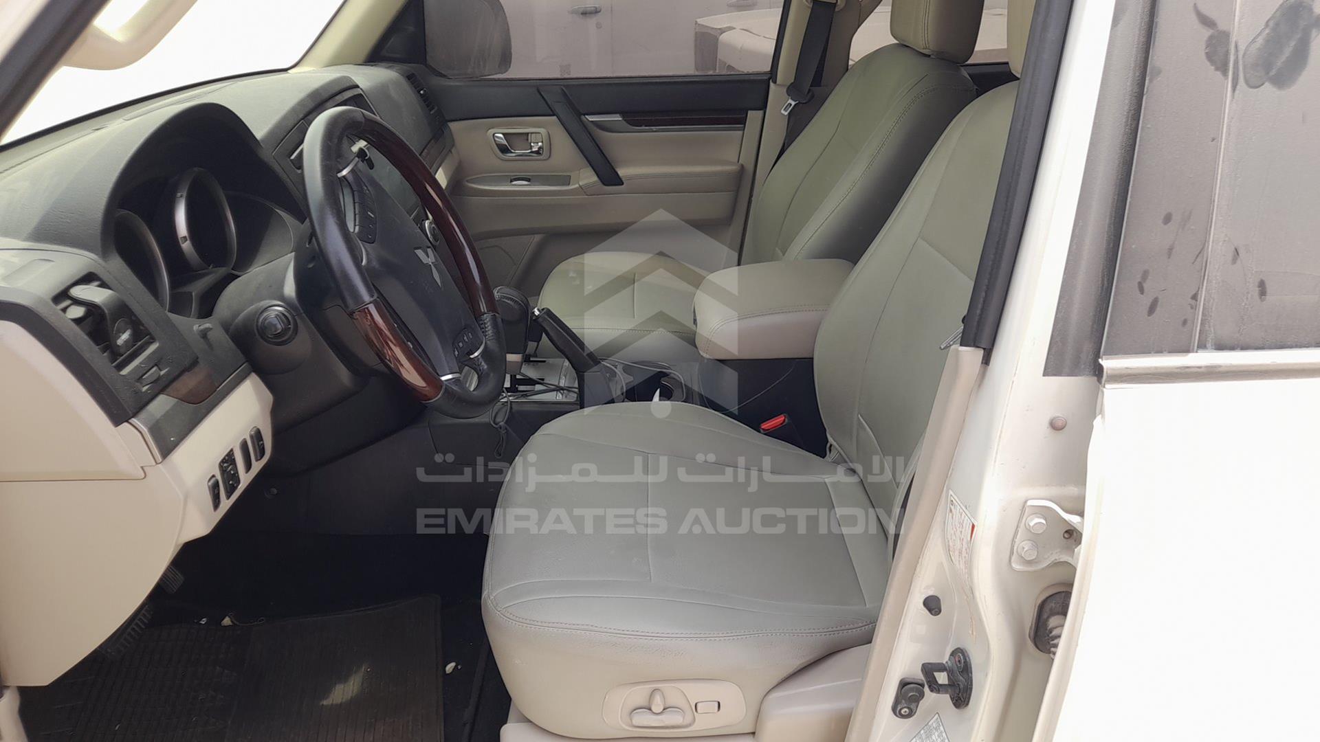 2010 MITSUBISHI PAJERO VIN: JMYLRV95WAJ711426