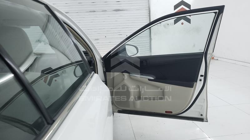 6T1BF9FK6HX692658 Auction: EmiratesAuction Lot: 436635 6T1BF9FK6HX692658 Toyota Camry 2017 WHITE Photo 26