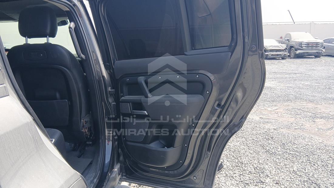 لاند روفر Defender 2023 — الباب الخلفي الأيمن — صورة 22