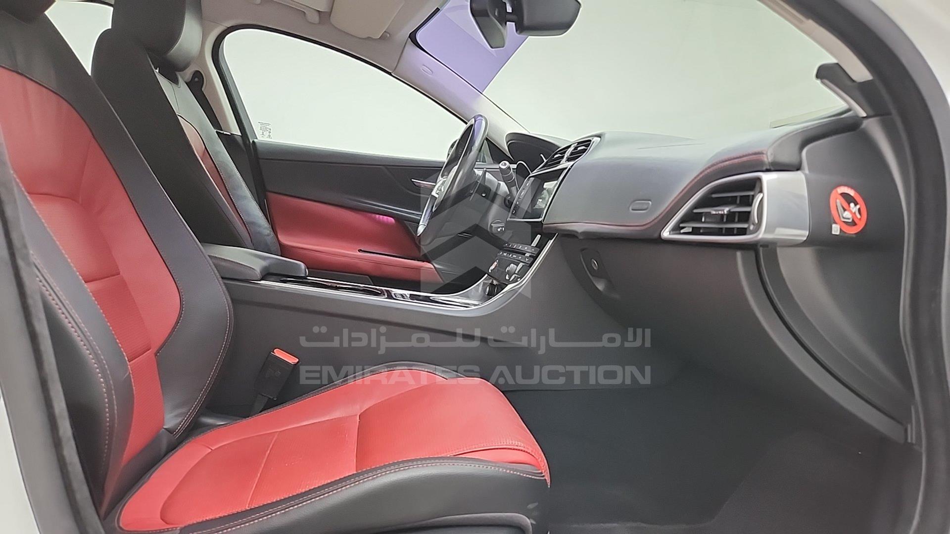 2016 JAGUAR XE VIN: SAJAB4BG8GA924028