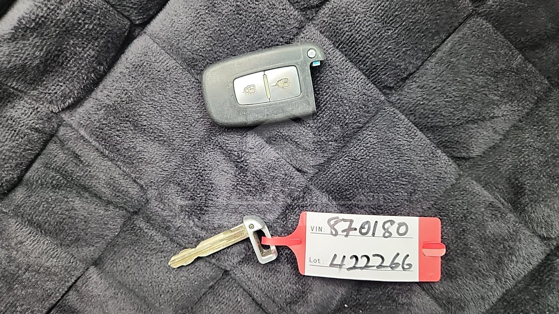 2012 HYUNDAI SANTA FE VIN: KMHSH81G8CU870180